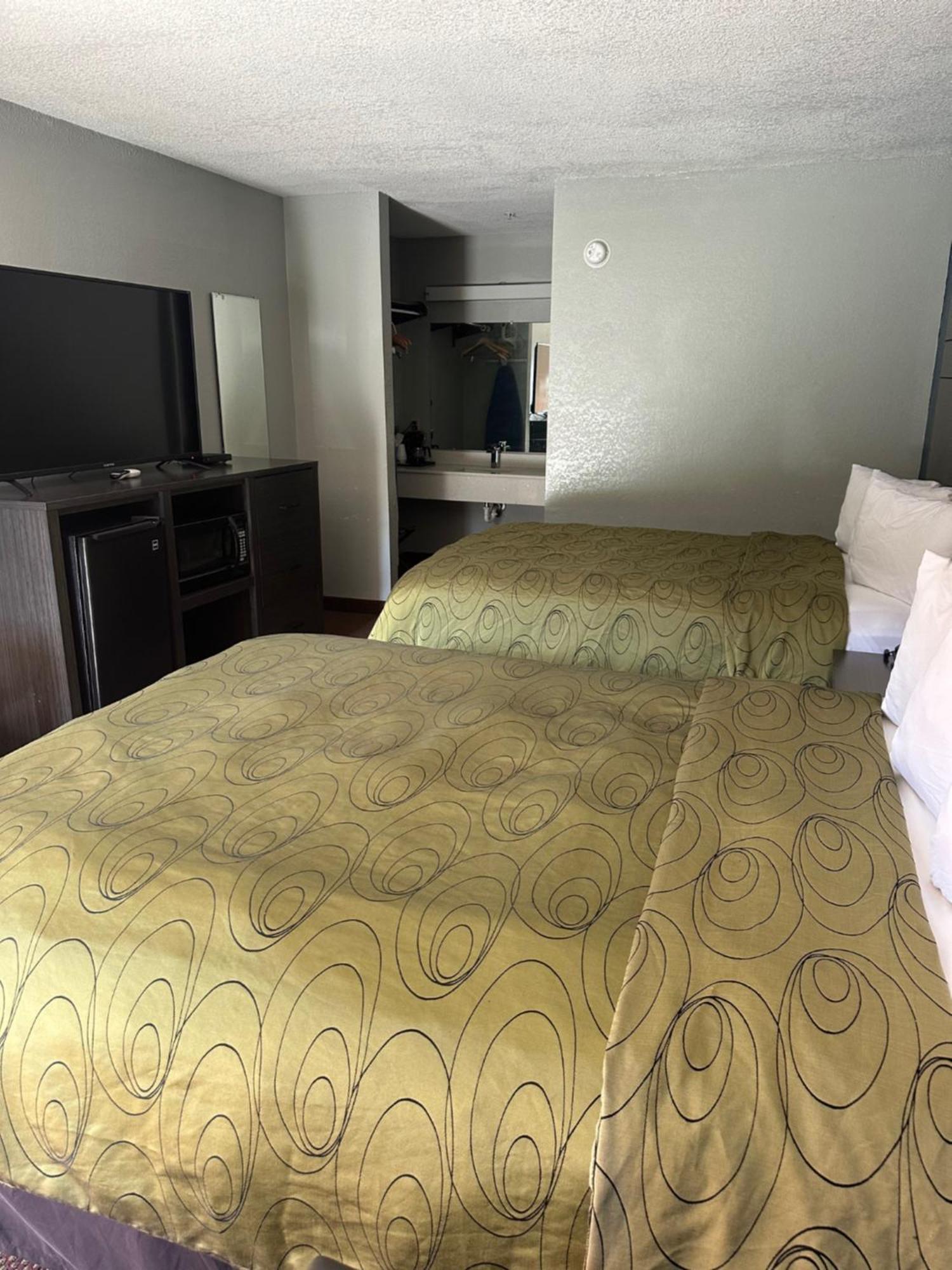 Clairmont Inn & Suites - Warren Ngoại thất bức ảnh